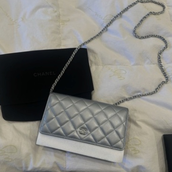 BNWB CHANEL classic wallet on chain WOC silver/pale blue leather iridescent - Picture 6 of 11